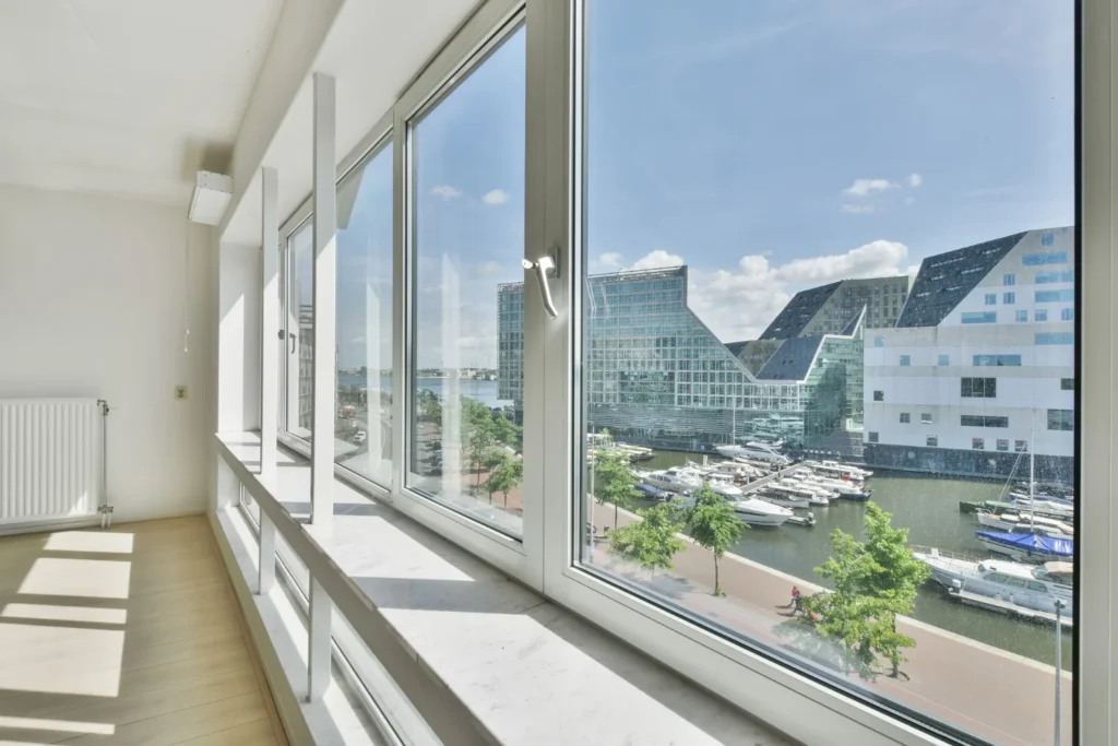 ventanas de triple acristalamiento para mejorar la eficiencia energética en verano en un piso en majadahonda